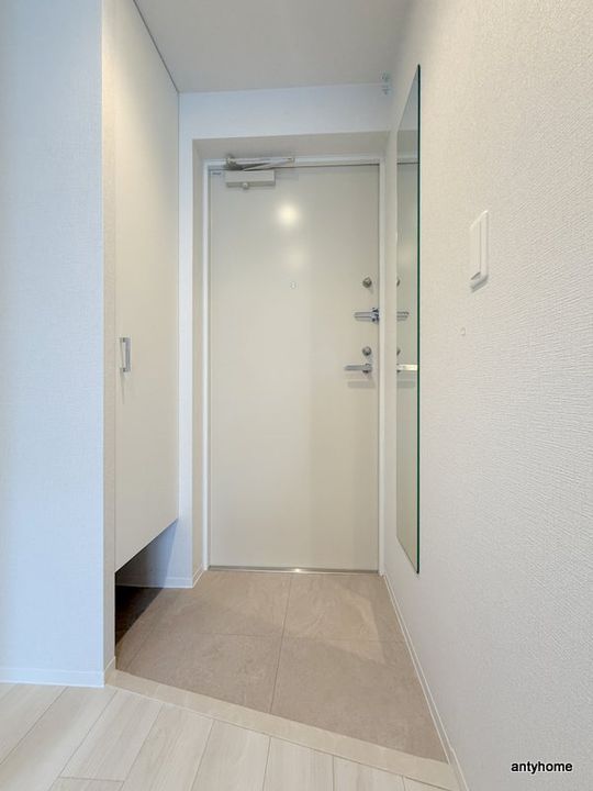 コンフォリア・リヴ大阪本町の玄関