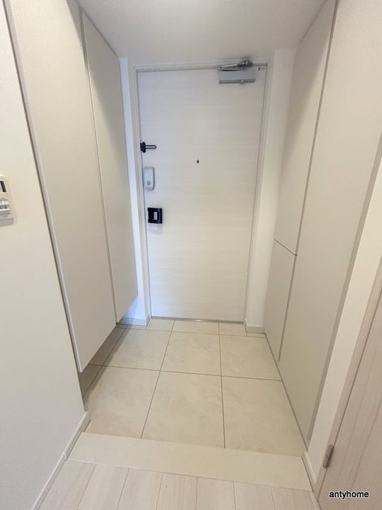 コンフォリア・リヴ北浜淡路町の玄関