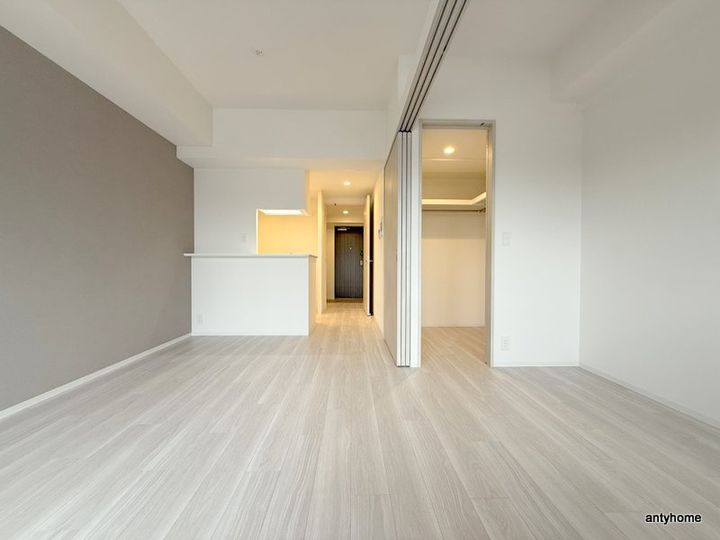 コンフォリア・リヴ新大阪西宮原ソルテラスの居間