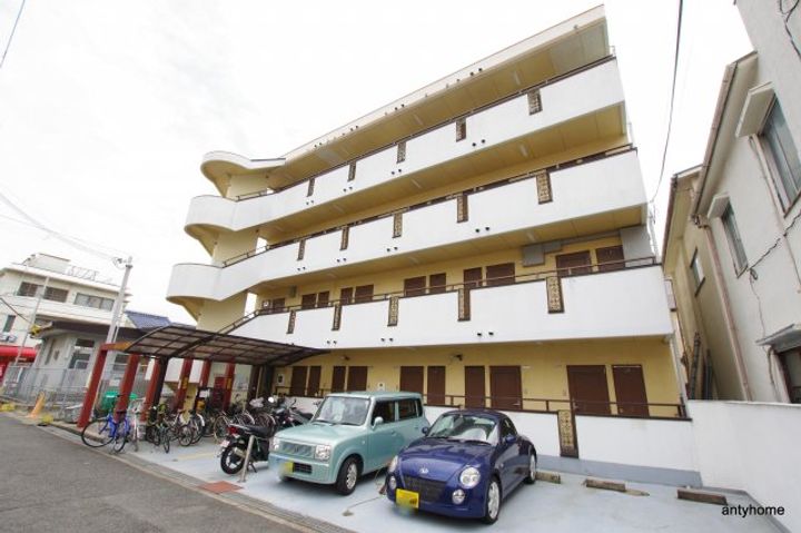 サンコーポウエノの外観