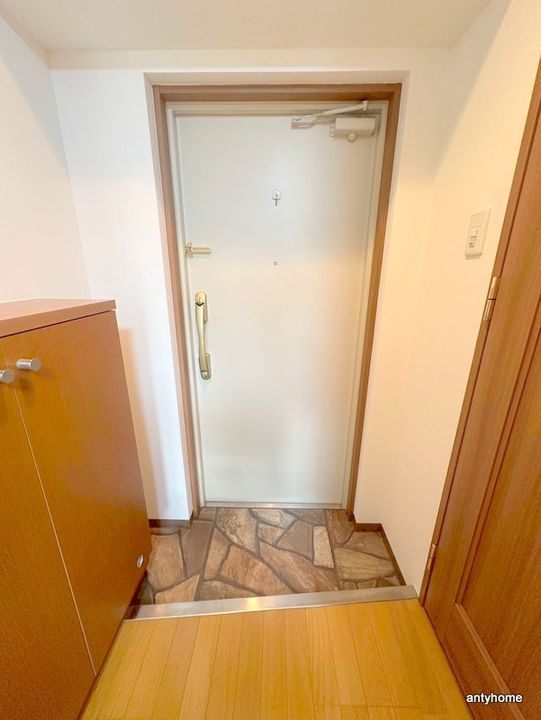 大阪府吹田市垂水町1丁目(マンション)の賃貸物件の玄関
