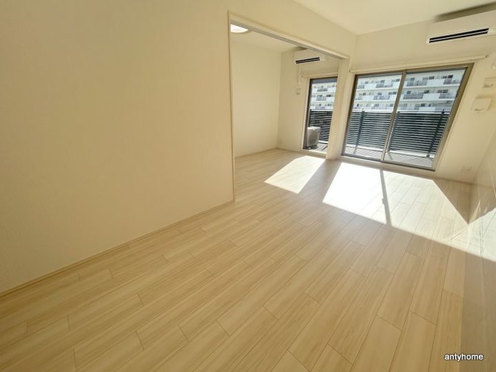 プレジオ梅田の居間