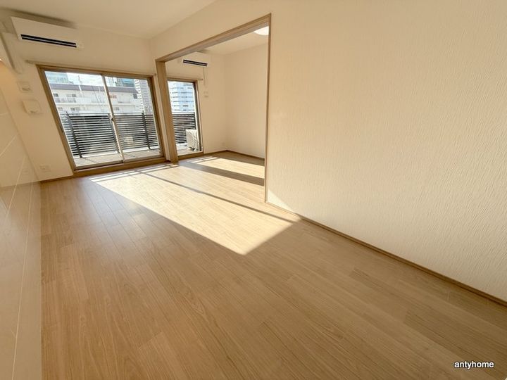 プレジオ梅田の居間
