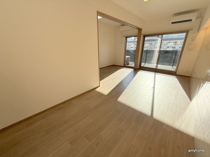 プレジオ梅田の居間