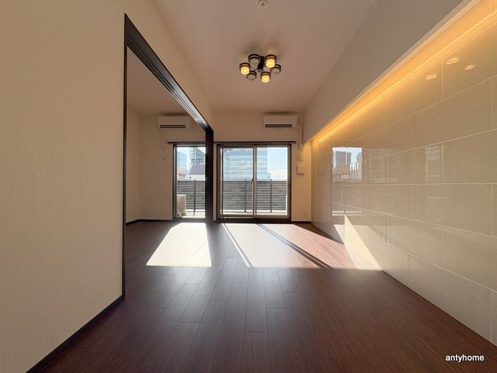 プレジオ梅田の居間