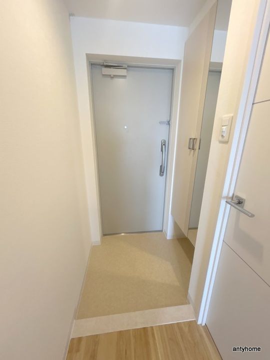 メゾンドボヌール弁天町の玄関