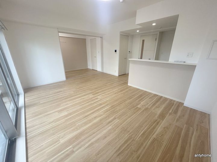 メゾンドボヌール弁天町の居間