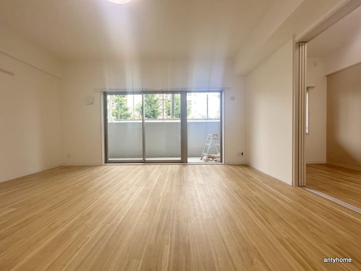 メゾンドボヌール弁天町の居間