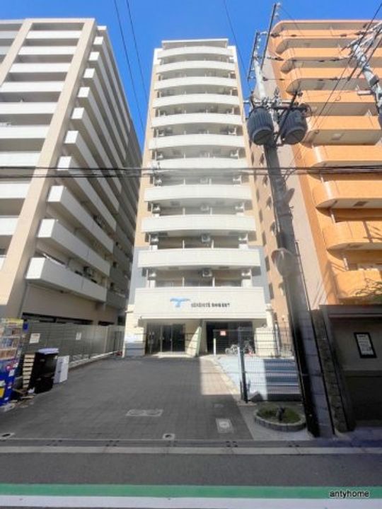 セレニテ日本橋ESTの外観