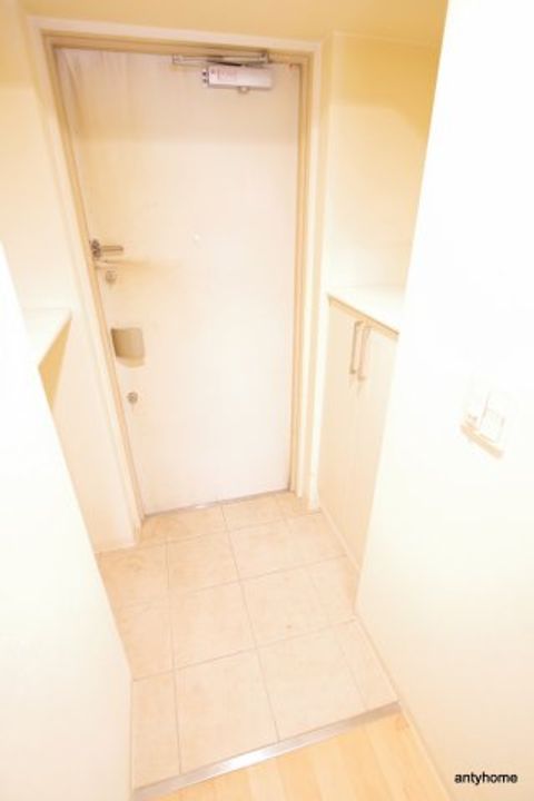 セレッソコート新大阪の玄関