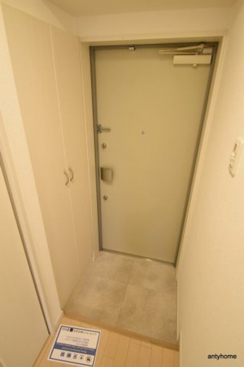 大阪府吹田市垂水町3丁目(マンション)の賃貸物件の玄関