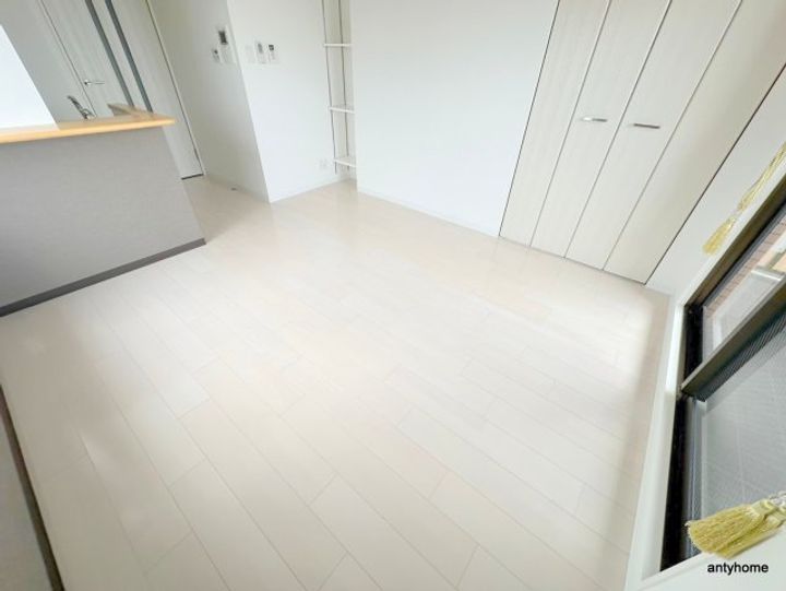 Luxe新大阪4の居間