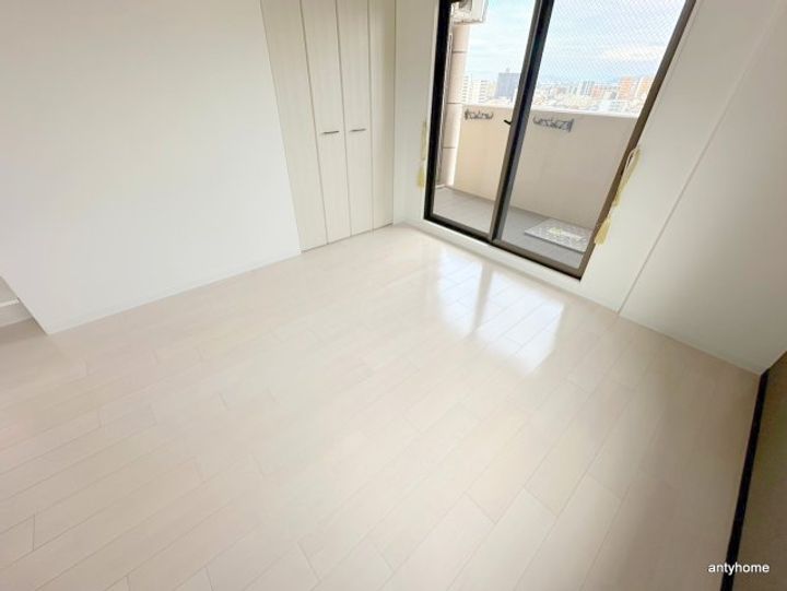 Luxe新大阪4の居間