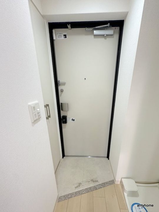 アーデンタワー本町イーストの玄関