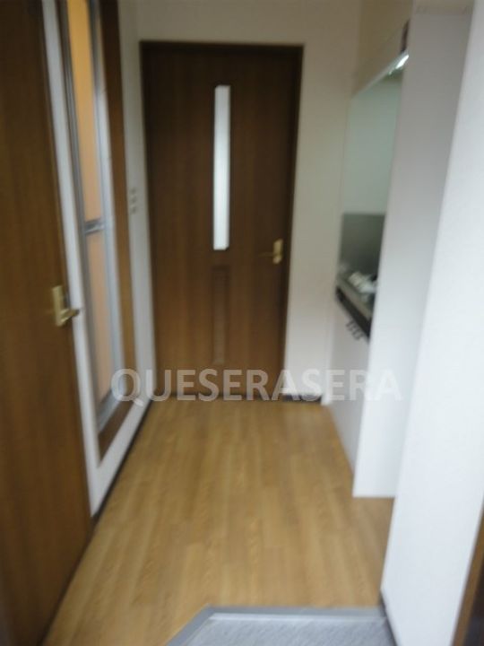 グローハイツ松崎町の玄関