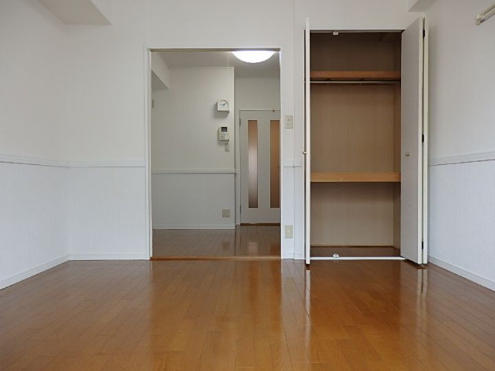 リバーライズ寺田町301の居間