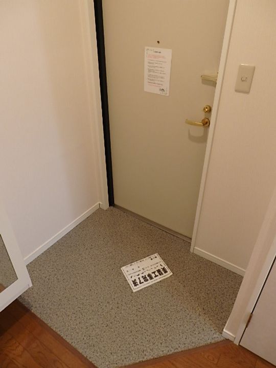 リバーライズ寺田町301の玄関