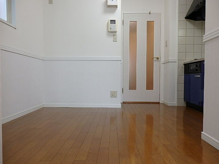 リバーライズ寺田町301の居間