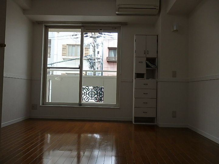 リバーライズ寺田町301の居間