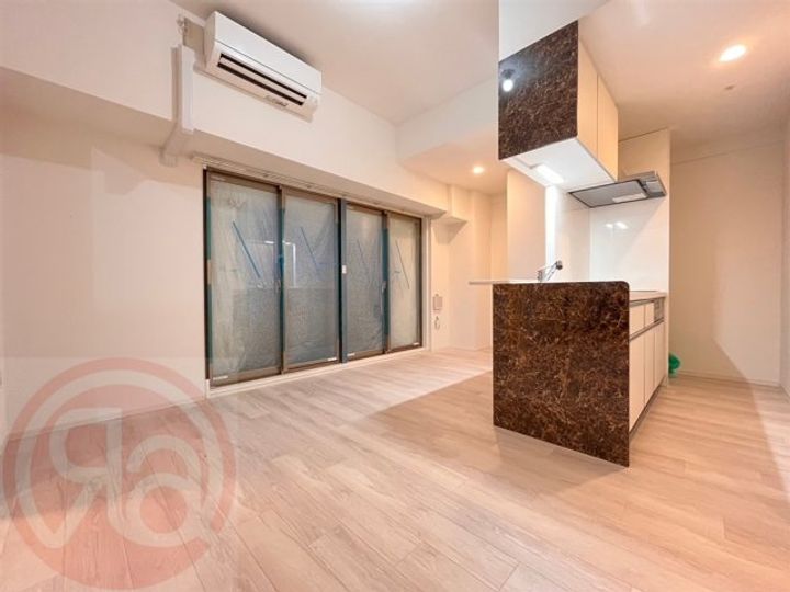 セレニテフラン難波の居間