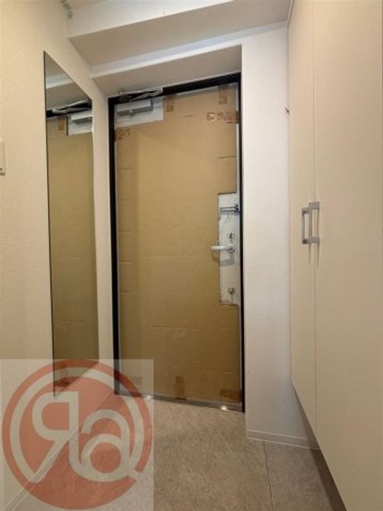 セレニテ阿波座ミラクの玄関