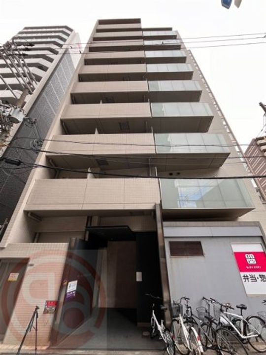 W.O.B HONMACHI-WESTの外観