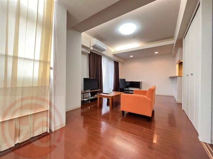 W.O.B HONMACHI-WESTの居間