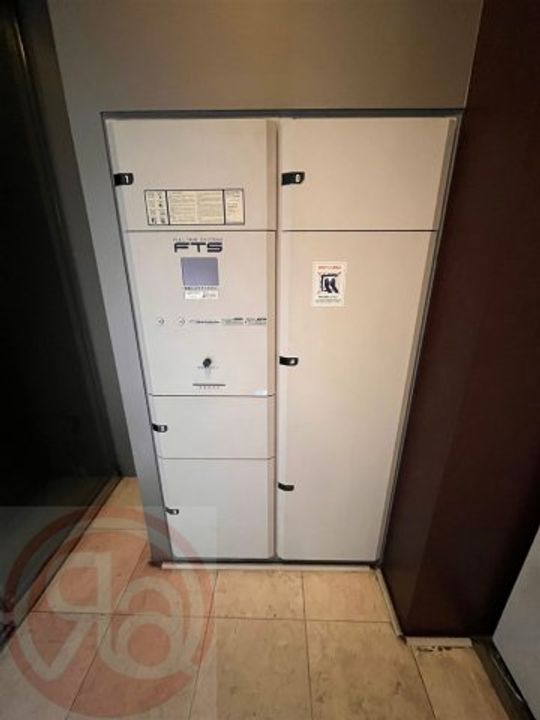 W.O.B HONMACHI-WESTの玄関