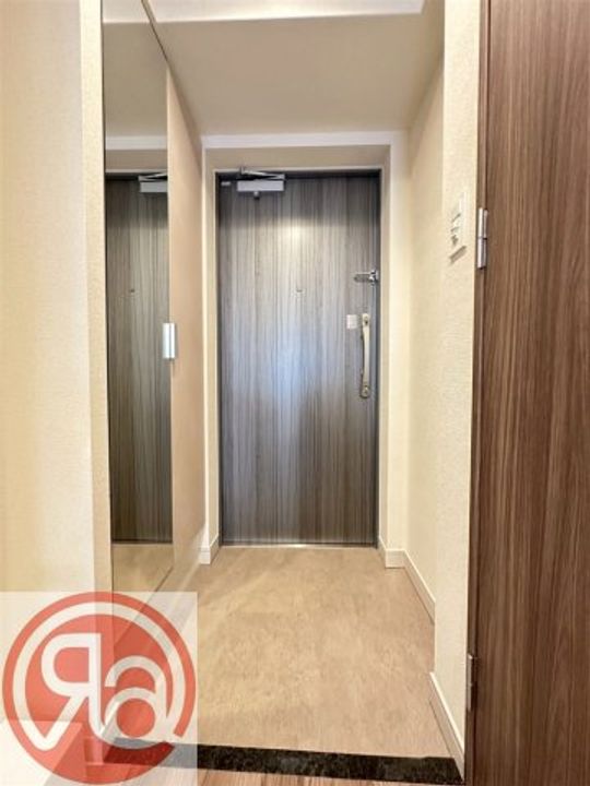 プレサンス桜川グロワールの玄関