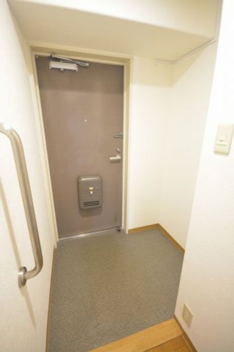 サンファースト京橋704の玄関
