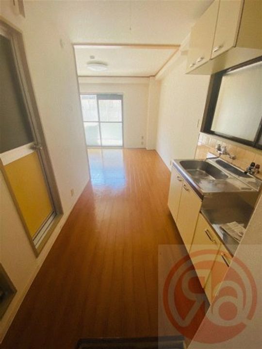 コーポロイヤル201の玄関