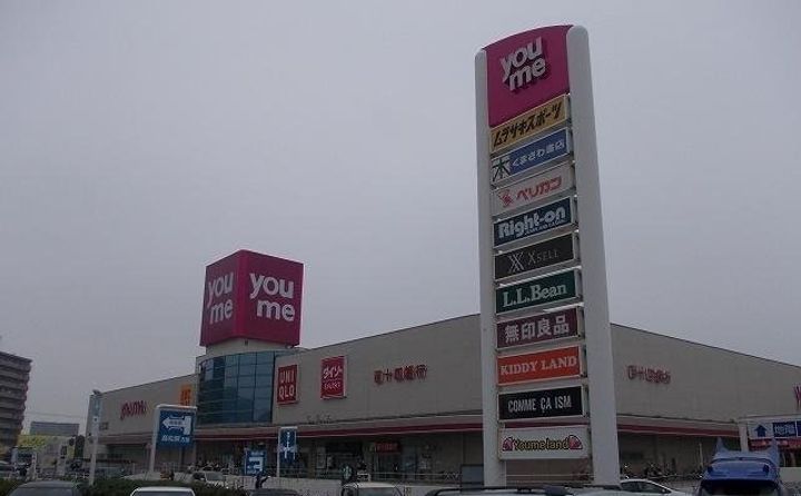 グローリアスファイブの周辺