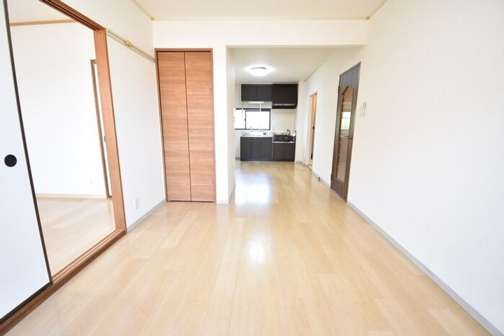 サンタウン寺井 B棟の居間