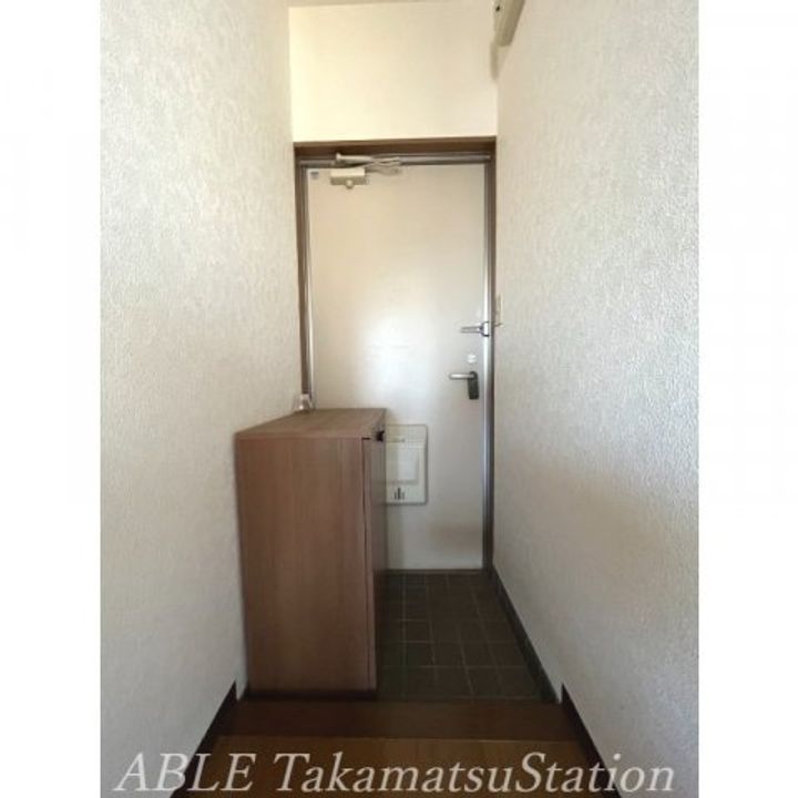 コメイ第3ビルの玄関