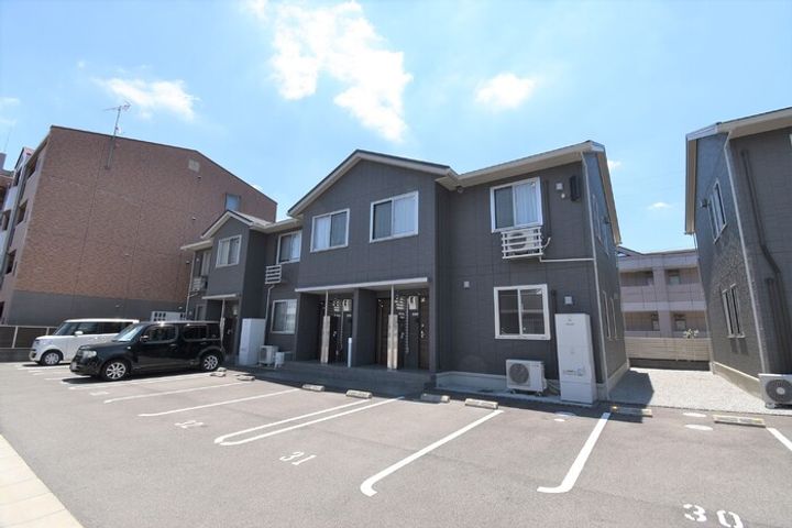 ルミエール D棟の外観