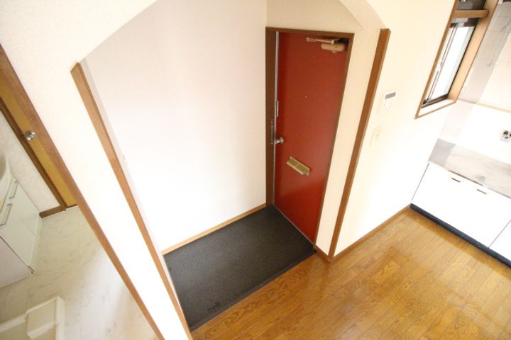 岡山県倉敷市中島(アパート)の賃貸物件の玄関