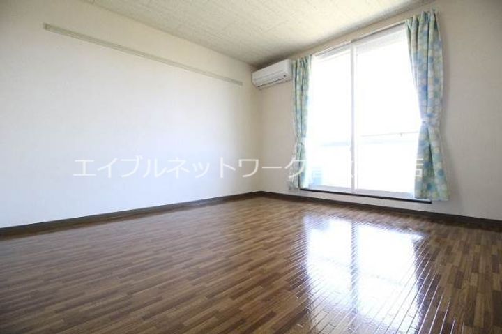 メゾンソレイユ202の居間