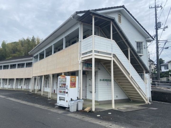 コーポルミナス A棟の外観