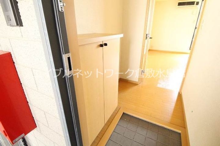 モントワール Aの玄関