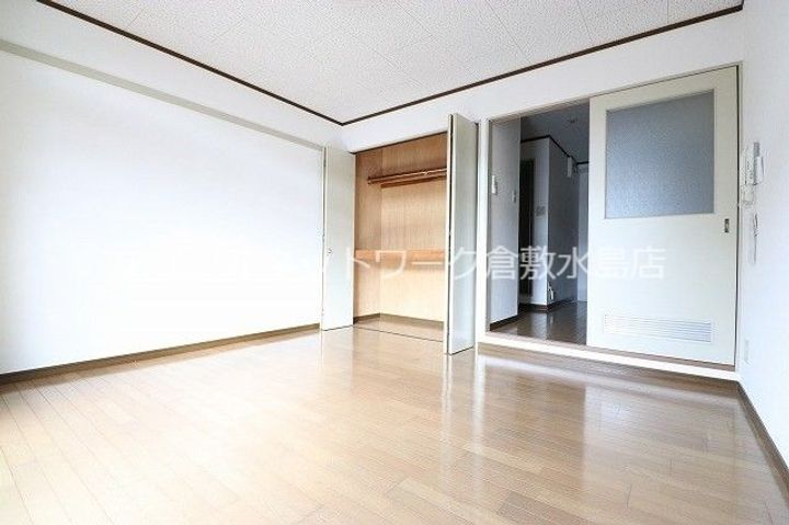 アースウェルの居間