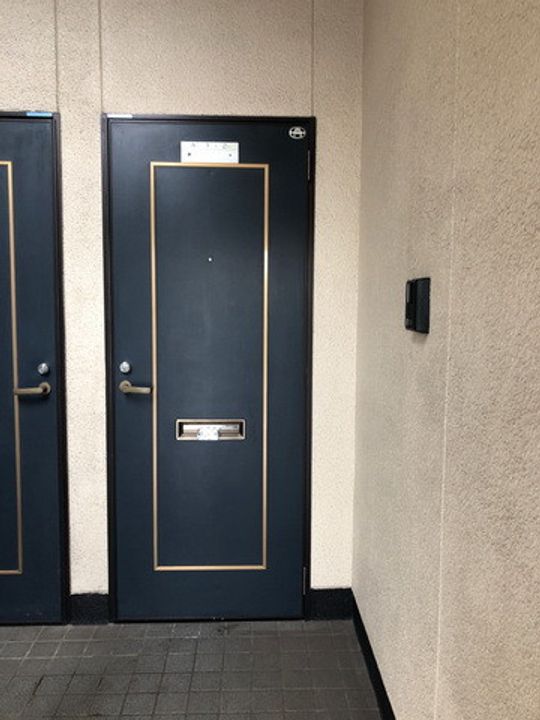 コーポサンフラワーの玄関