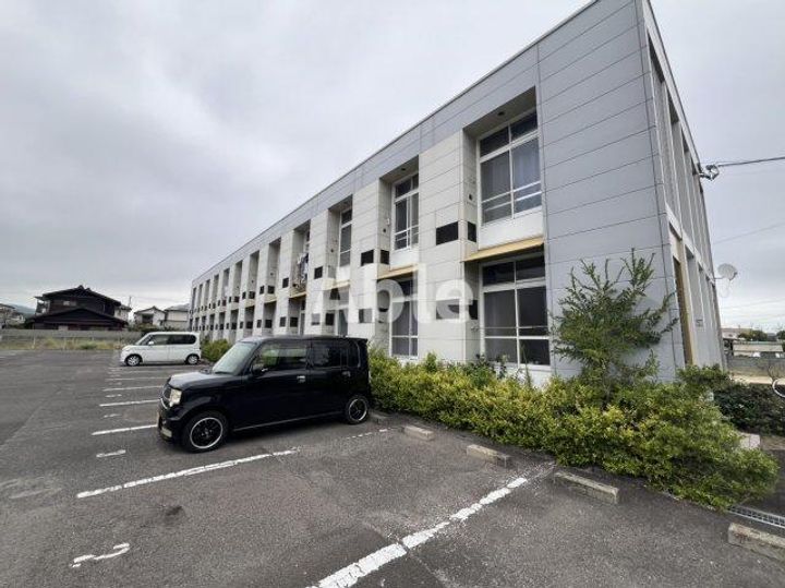 レオパレス志度211の外観