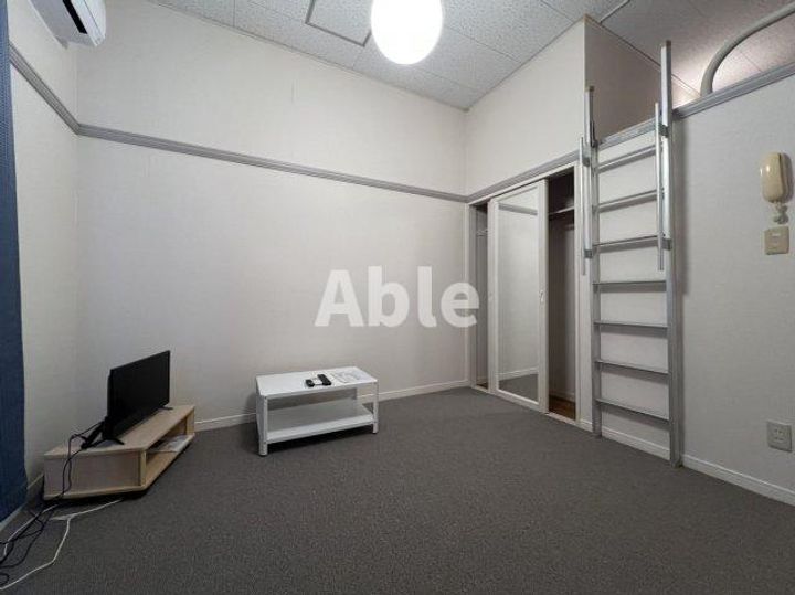 レオパレス志度211の居間