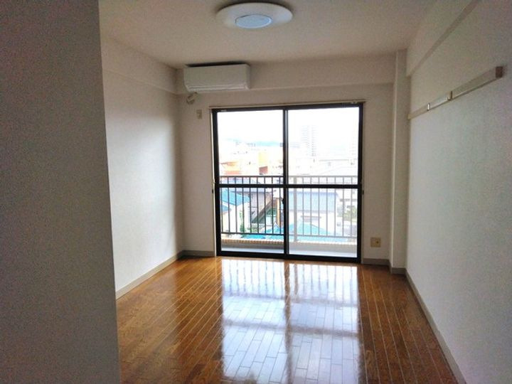 メゾンエル御幸の居間