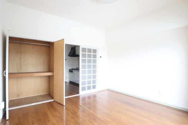 グローリー中庄の居間