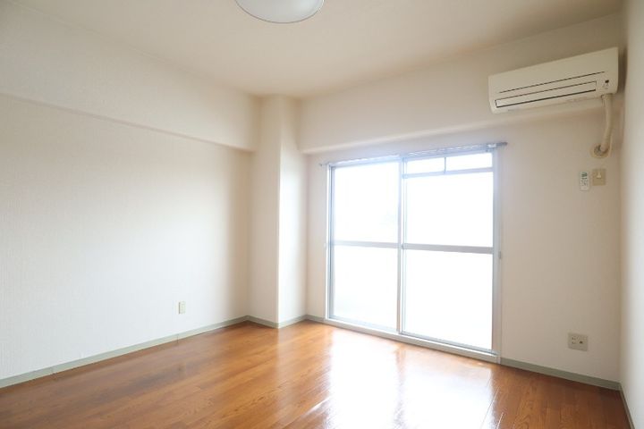 グローリー中庄の居間