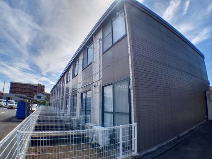 レオパレスクール101の外観