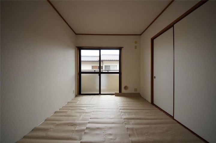岡山県倉敷市玉島長尾(マンション)の賃貸物件102の居間