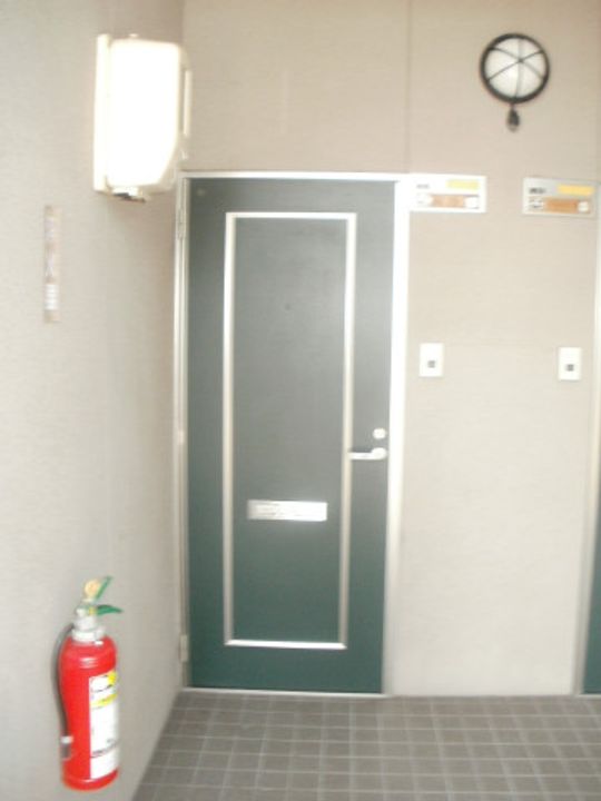 エトワール弓井Cの玄関