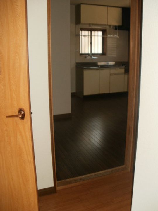 エトワール弓井Cの居間